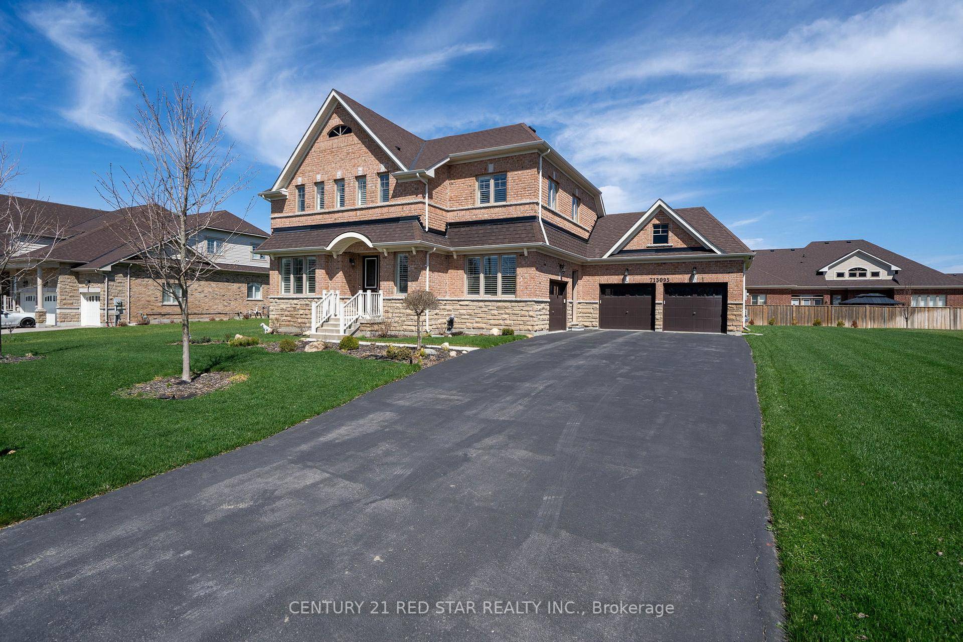 Only A Selected Few Homes In This Neighbourhood Were Part Of Brookfield's Signature Series, This Was One Of Them !