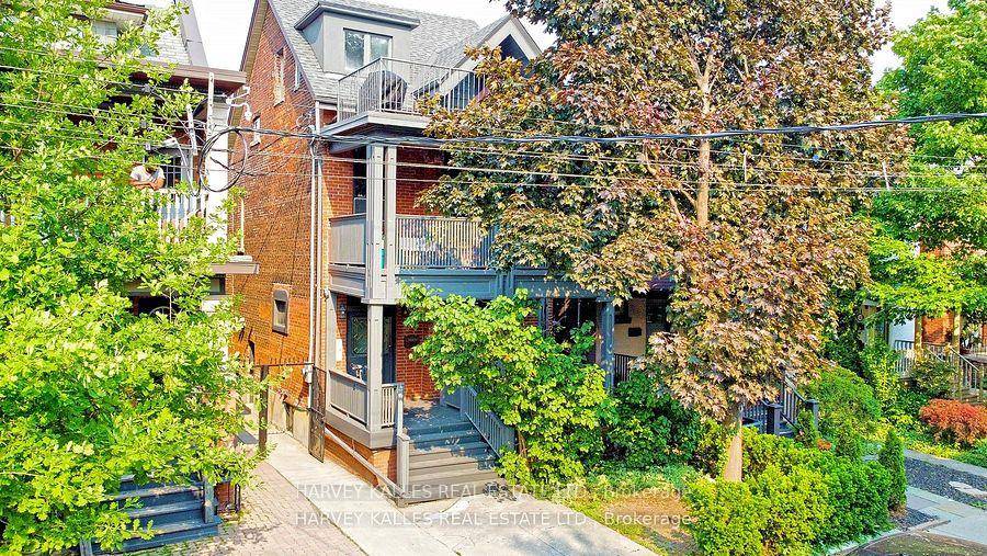 Cozy 1 Bedroom unit on the lower level, nestled in the highly sought after Little Italy neighborhood.