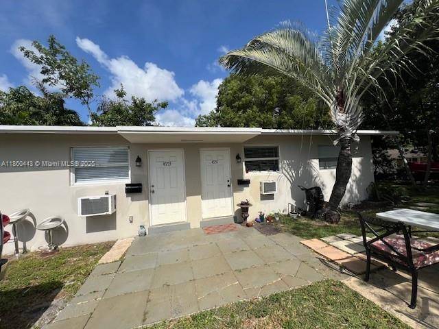 Charming Duplex 2 Bed, 1 Bath Per Unit Spacious Yards !