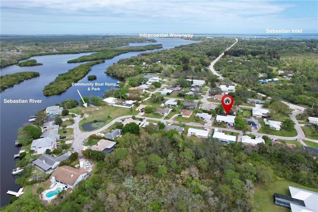 BOATER'S PARADISE ! This spacious 3BR 2BA CBS home in Rivers Edge offers private community boat ramp day dock with easy Intracoastal access.