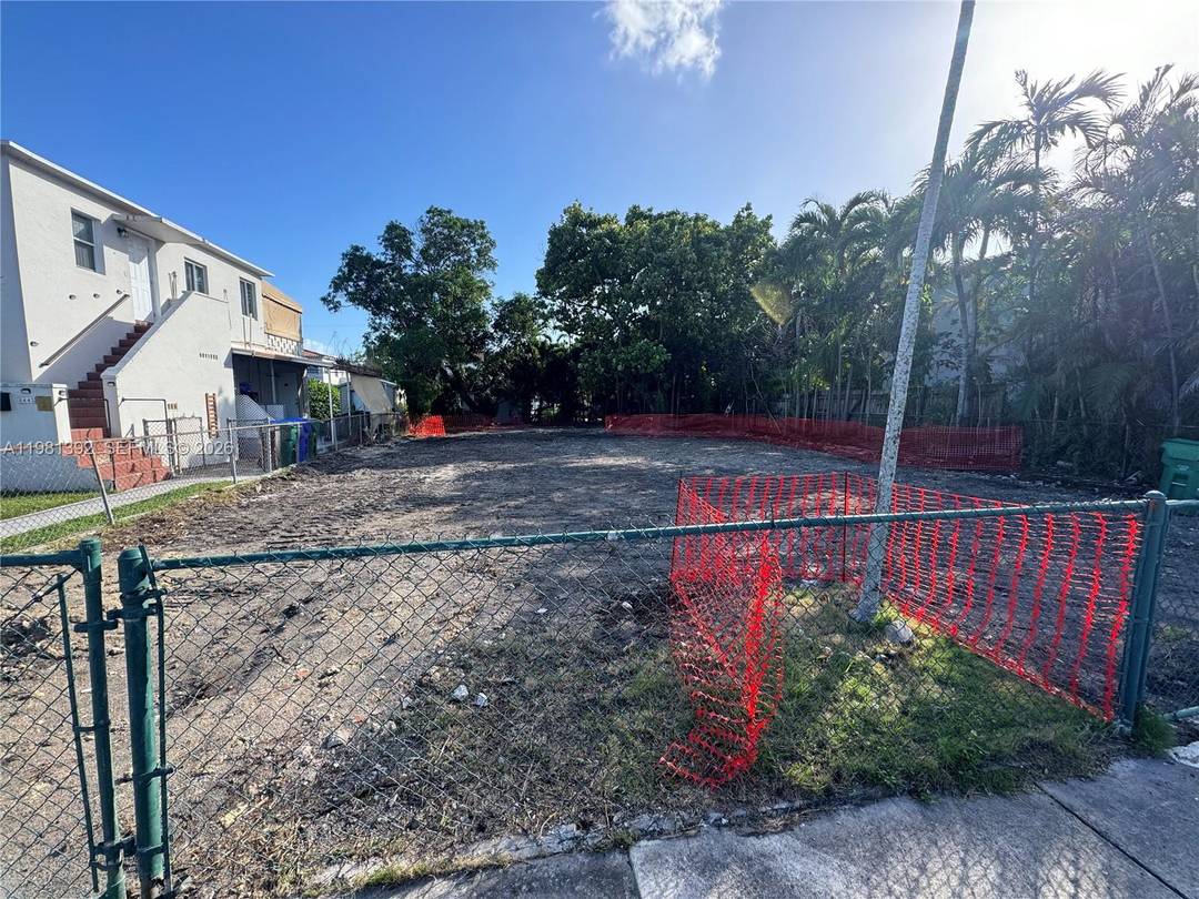 Great opportunity for Investors Builders in the heart of Miami.