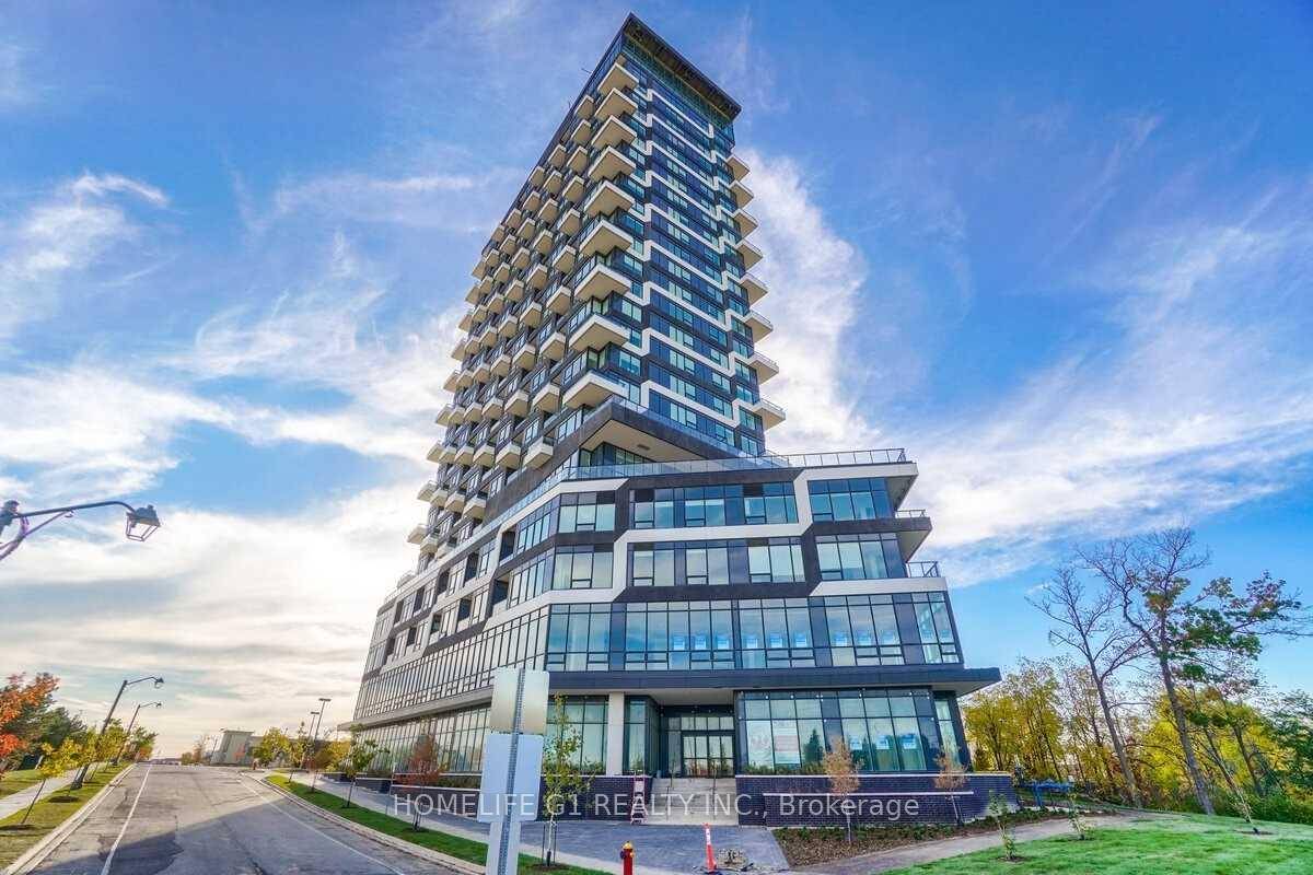 Beautiful, very clean penthouse suite with lake view.