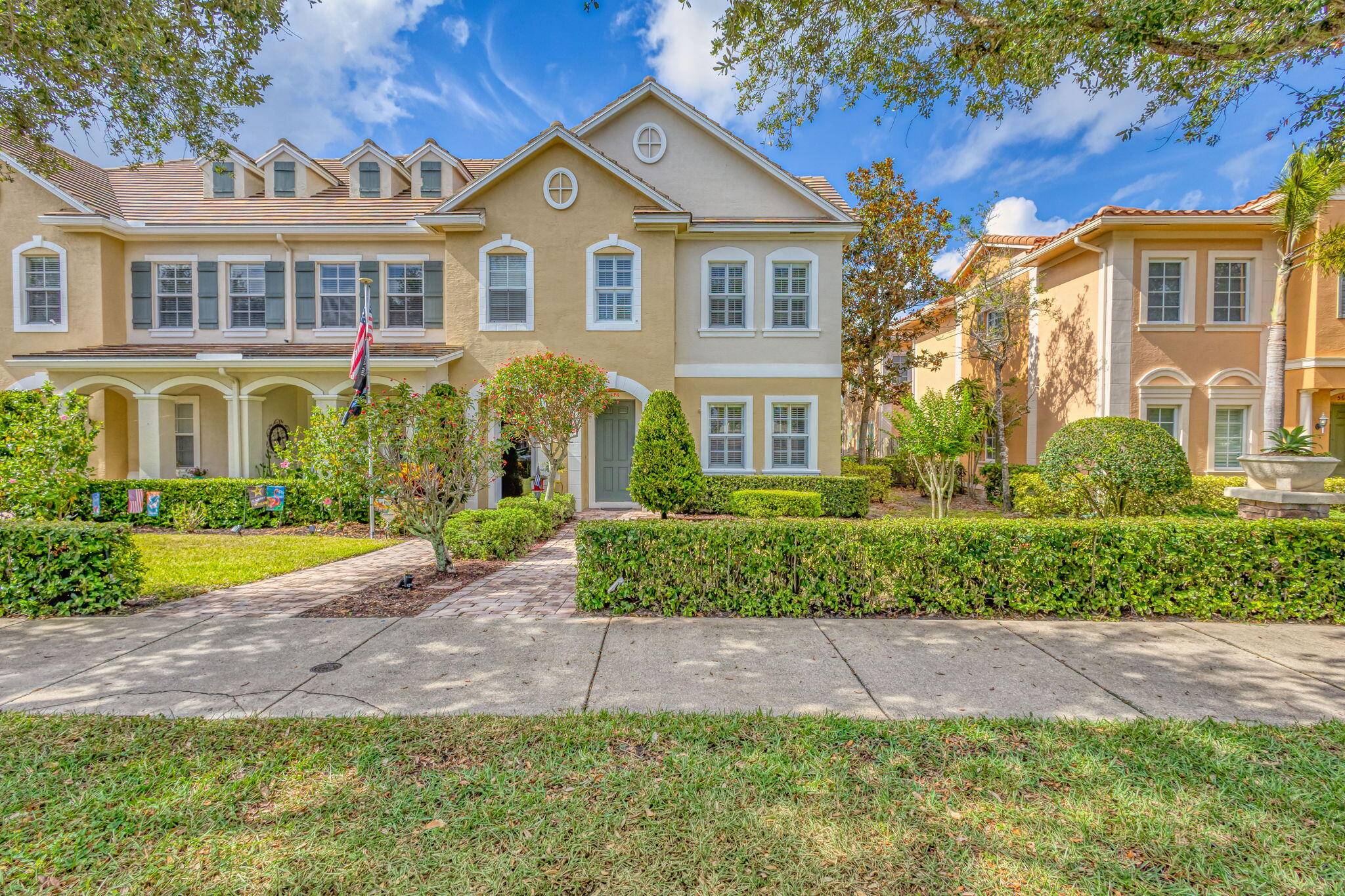 Fabulous rental across from best schools, and gorgeous community of Canterbury.