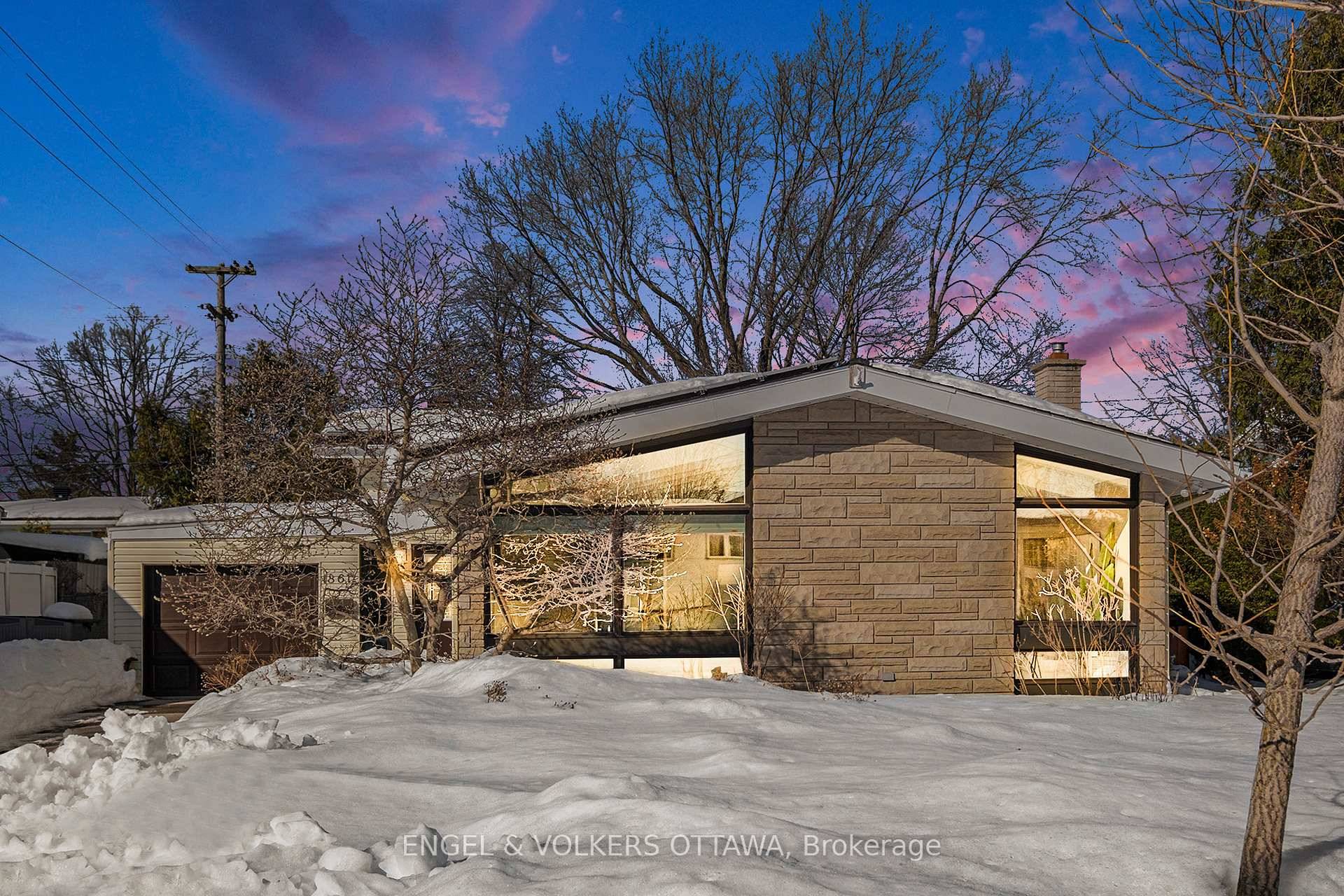 OPEN HOUSE MARCH 2ND 2 4PM Charming amp ; Updated Back Split in Sought After Playfair Park.