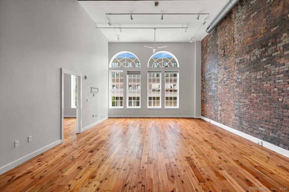Urban oasis in the heart of Downtown New Haven !