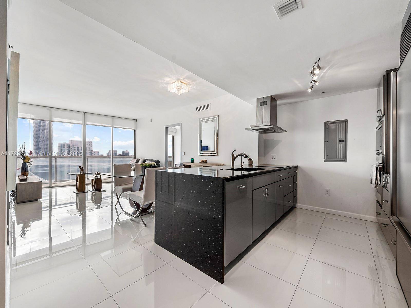 Spectacular 2 Bedroom Den Condo with Breathtaking Ocean Views Perched on the 52nd floor, this stunning fully furnished 2 bedroom Den, 2 bathroom condo offers panoramic views of the city ...