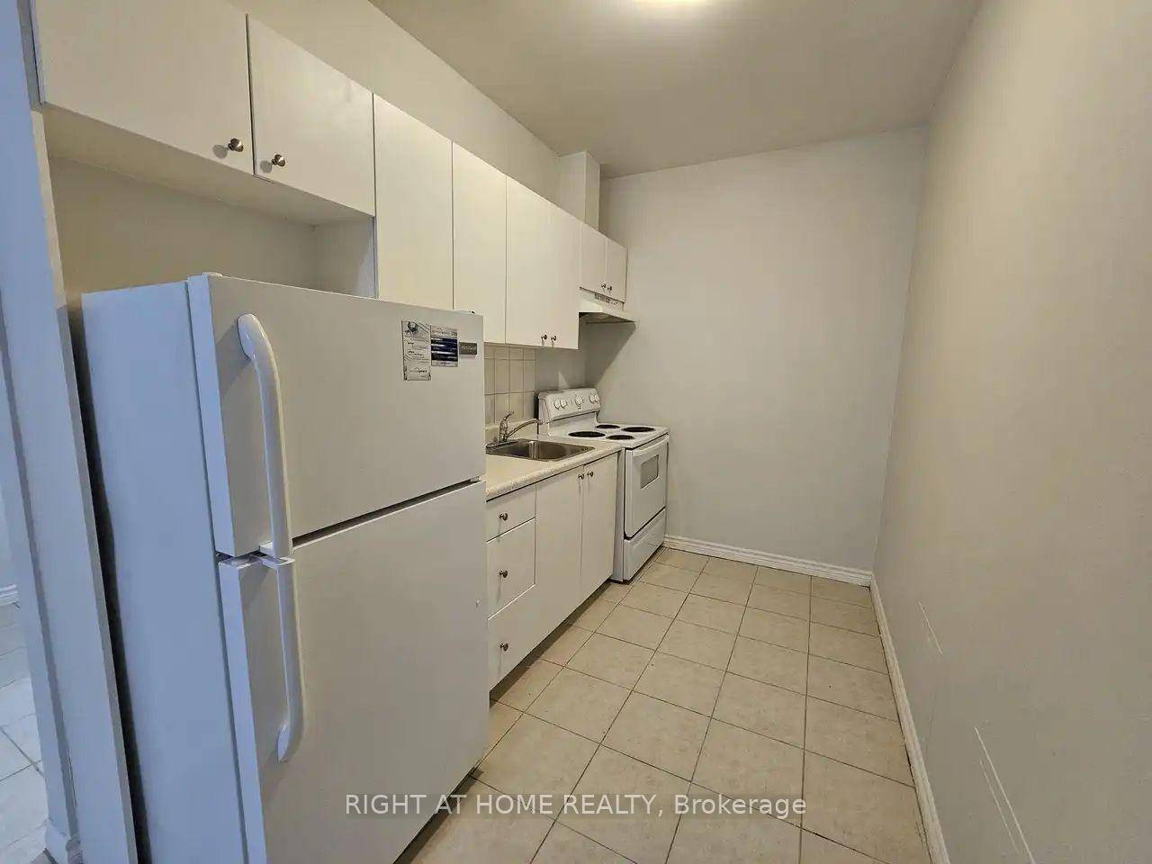 Welcome to this very spacious 452 sq foot bachelor apartment which has been newly painted.