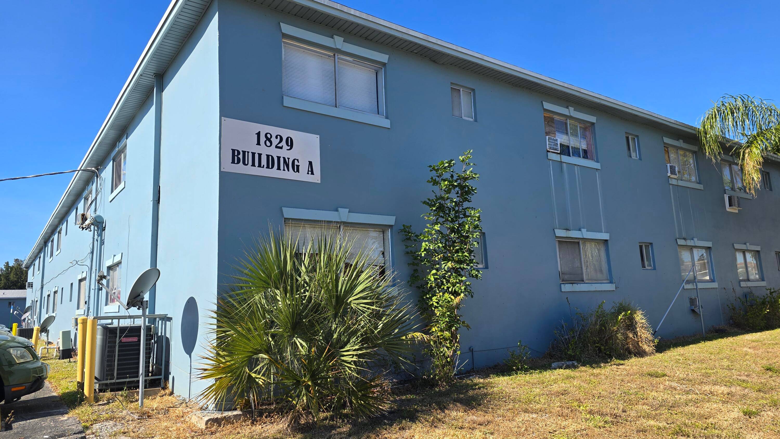 This 1 Bedroom, 1 Bathroom INVESTMENT OPPORTUNITY is located in the highly desirable Lake Worth Beach area.