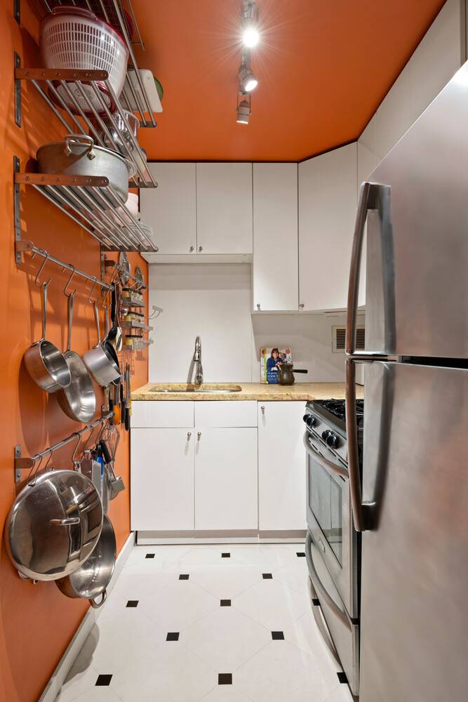 Spacious Alcove Studio in the Heart of Flatiron Welcome to residence 9GS at the Chelsea Lane, a highly sought after full service co op located on West 16th Street between ...