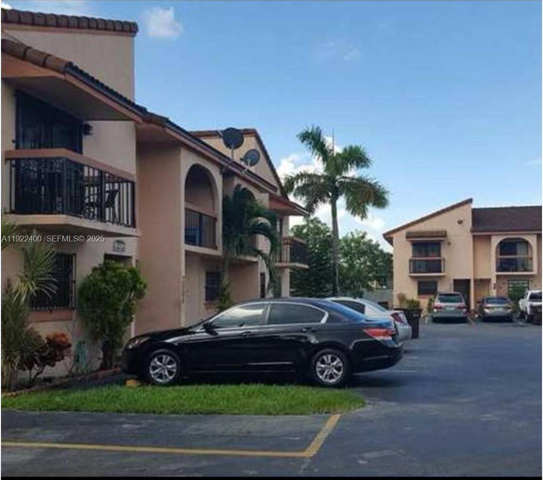 Incredible ! Fully remodeled modern townhouse in Hialeah Gardens !