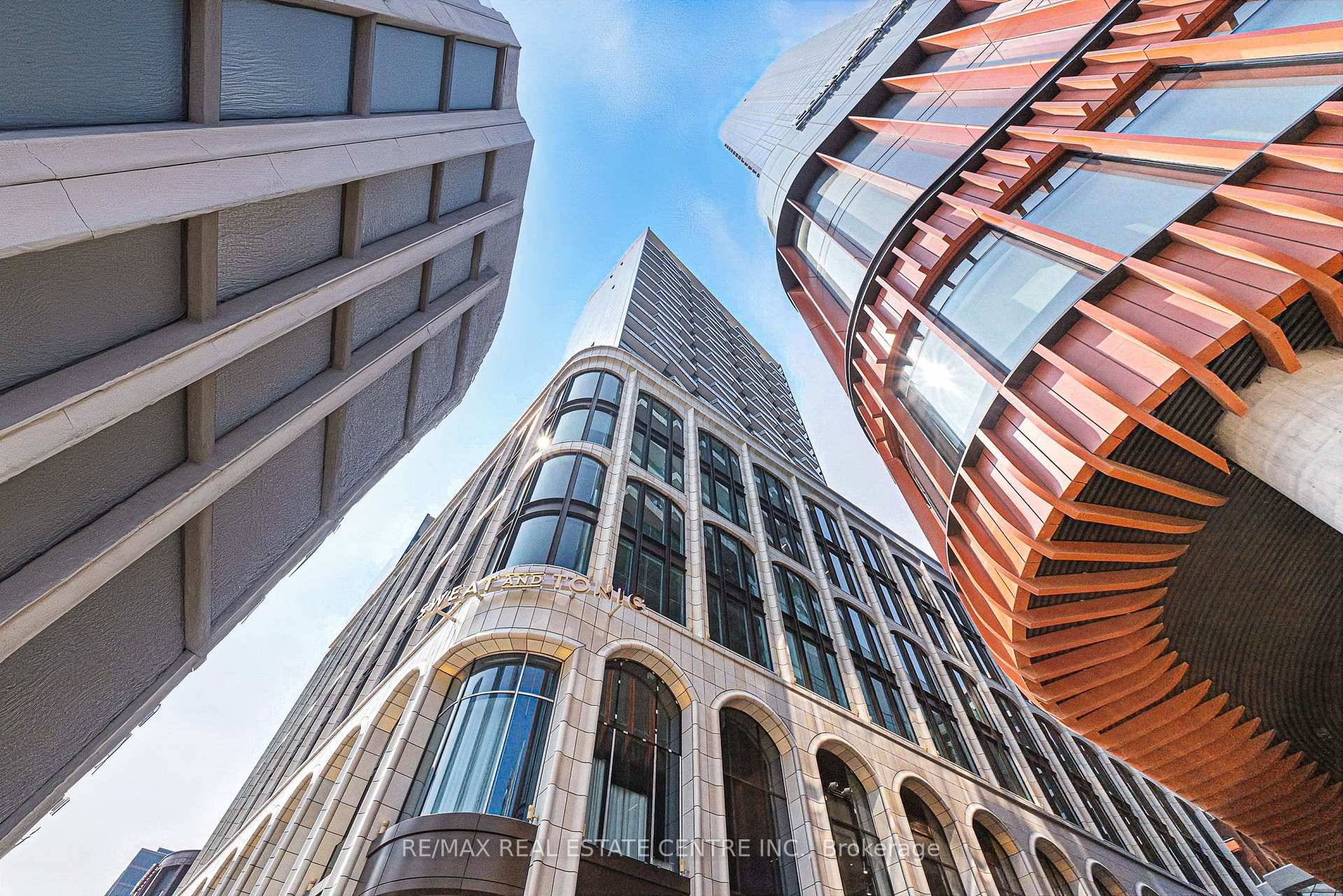 Welcome to Suite 2013 at The Well by Tridel an iconic residence in Toronto's most dynamic new downtown community.