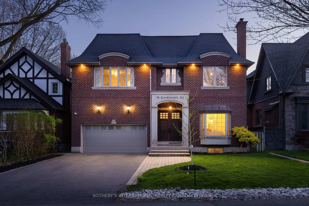 Welcome to this exceptional custom built residence in the highly sought after Stonegate Queensway community.