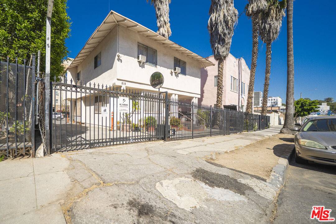 819  S Park View St 4BR La