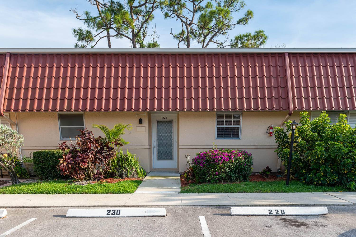 Bright and light, renovated home 1 bed 1.