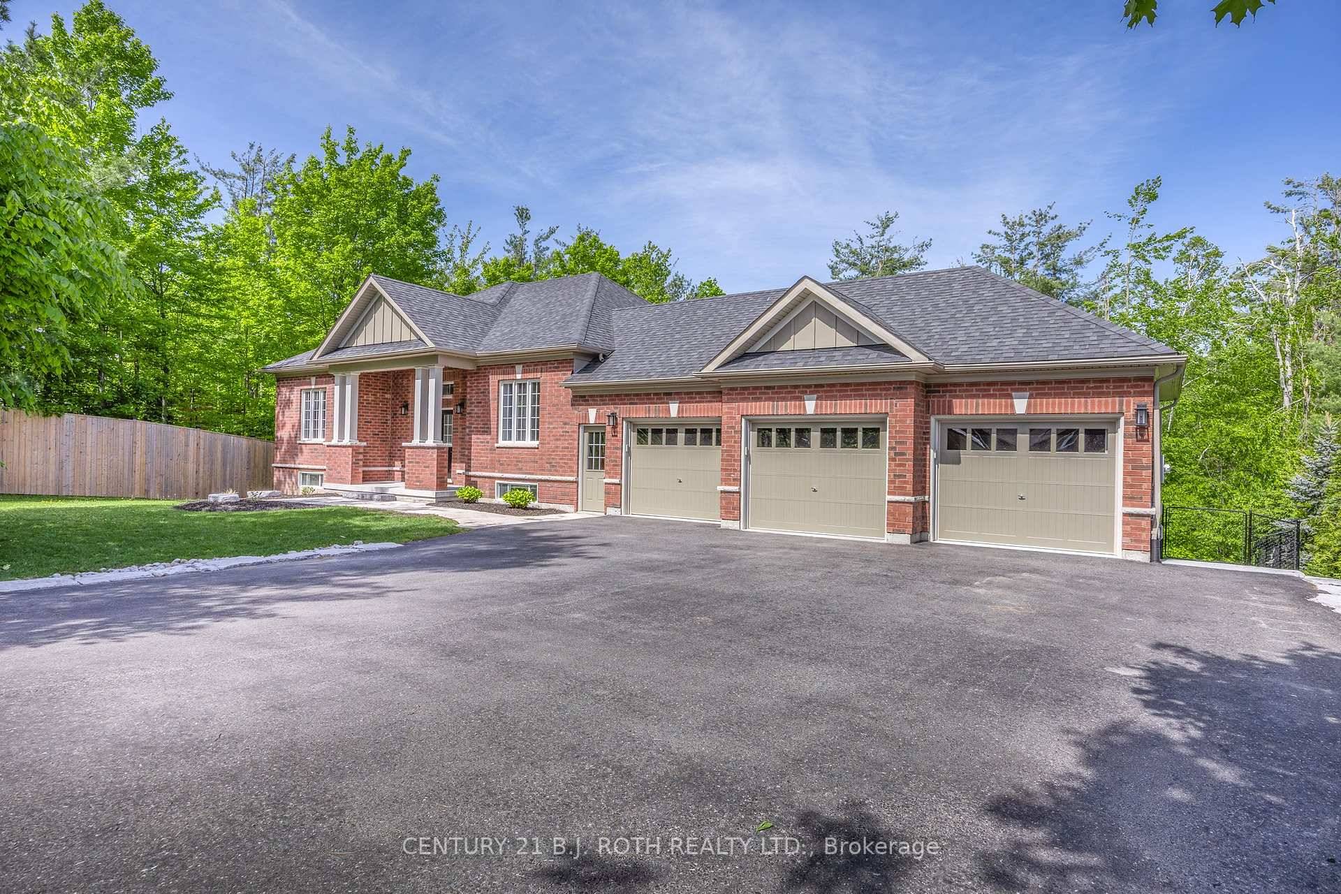 Elegant 3 Bedroom Bungalow in Tranquil Sugar Bush !