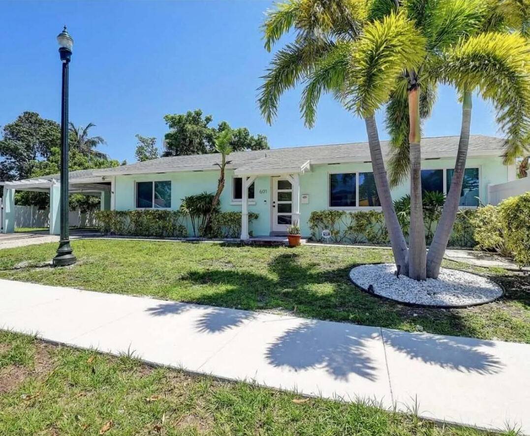 Welcome to this stunning 2 bedroom, 2 bathroom gem, perfectly situated in one of Delray Beach's most sought after neighborhoods.