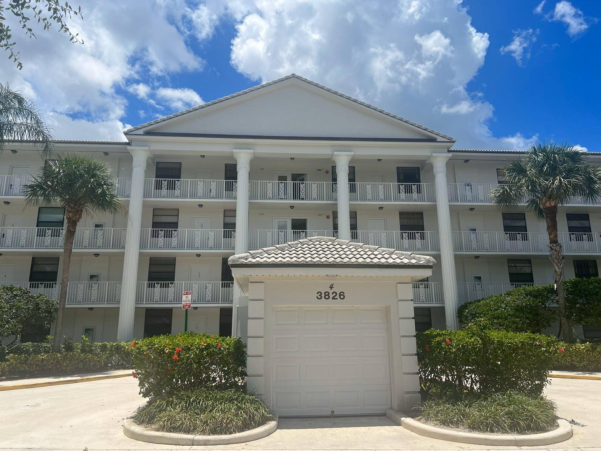 2 2 SECOND FLOOR CONDO. VERY SPACIOUS UNIT, IN A BEAUTIFUL, 24 HR GATED COMMUNITY, MINUTES FROM SHOPPING, RESTAURANTS, BEACHES, INTERSTATE AND AIRPORT.
