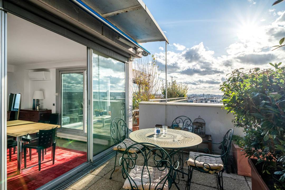 Paris XIVème : Appartement familial d'exception en dernier étage avec terrasse