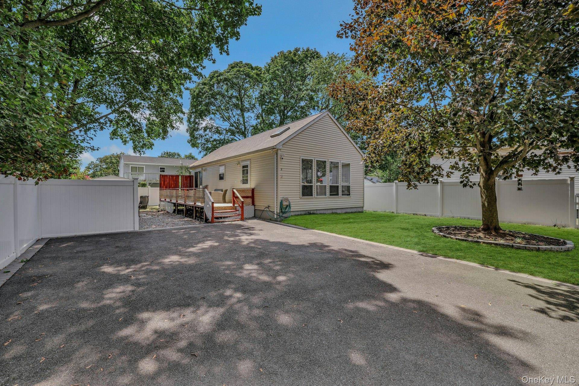 Sun Drenched Haven Perfect for Your Next Chapter !