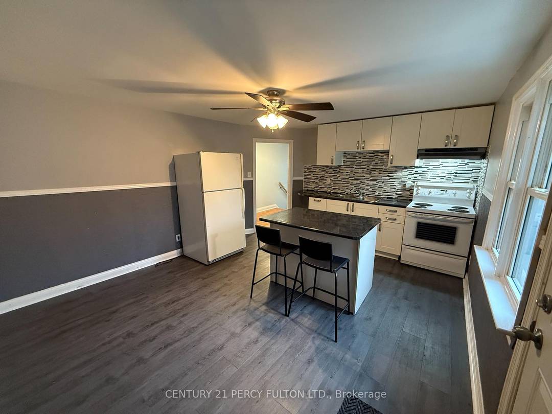 All inclusive This bright two bedroom upper unit offers comfort and exceptional convenience.