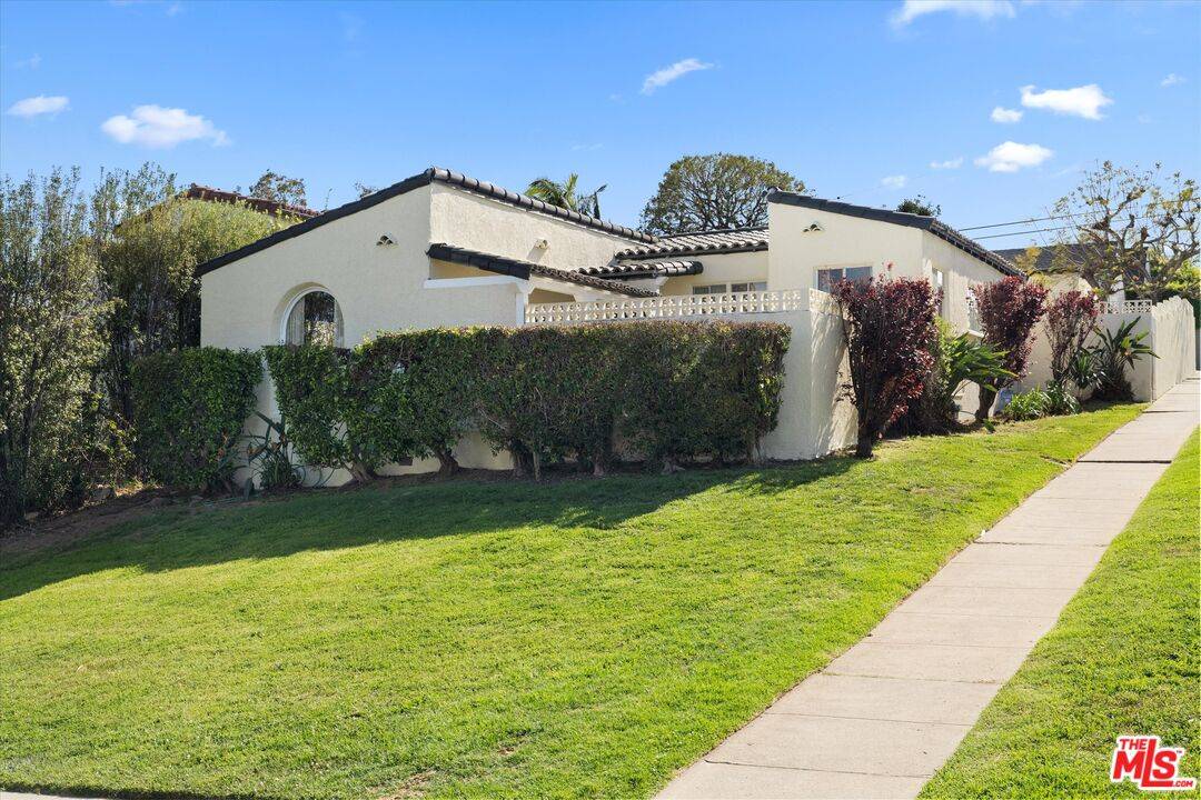 1903 Holmby Ave 2BR La