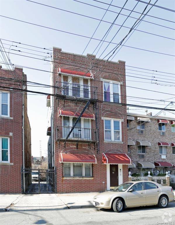 Investment opportunity, amazing building with excellent location, building is in great shape.