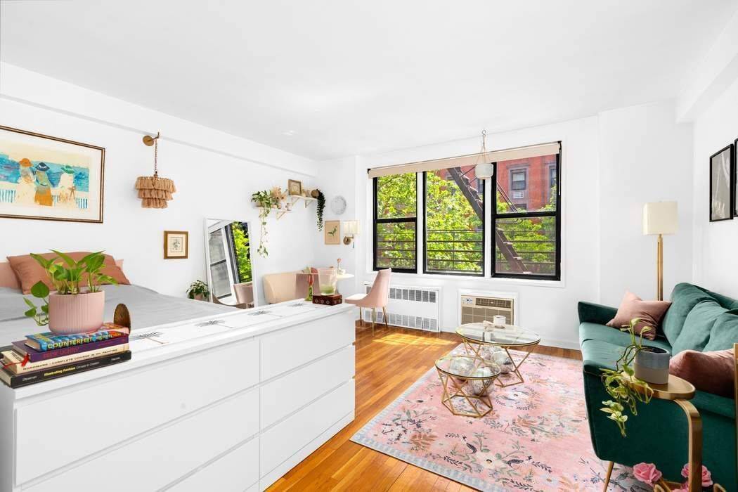 Chic Studio in the Heart of Gramercy Park Discover the epitome of urban living in this bright, south facing studio located on a charming tree lined street in the heart ...