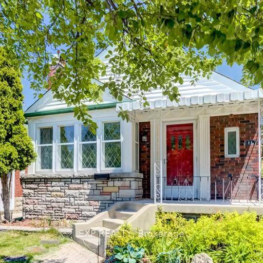 Renovated main floor unit in a quiet, family friendly neighborhood !