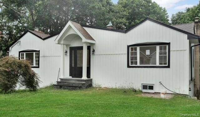 Welcome to your dream home in the heart of Melville !