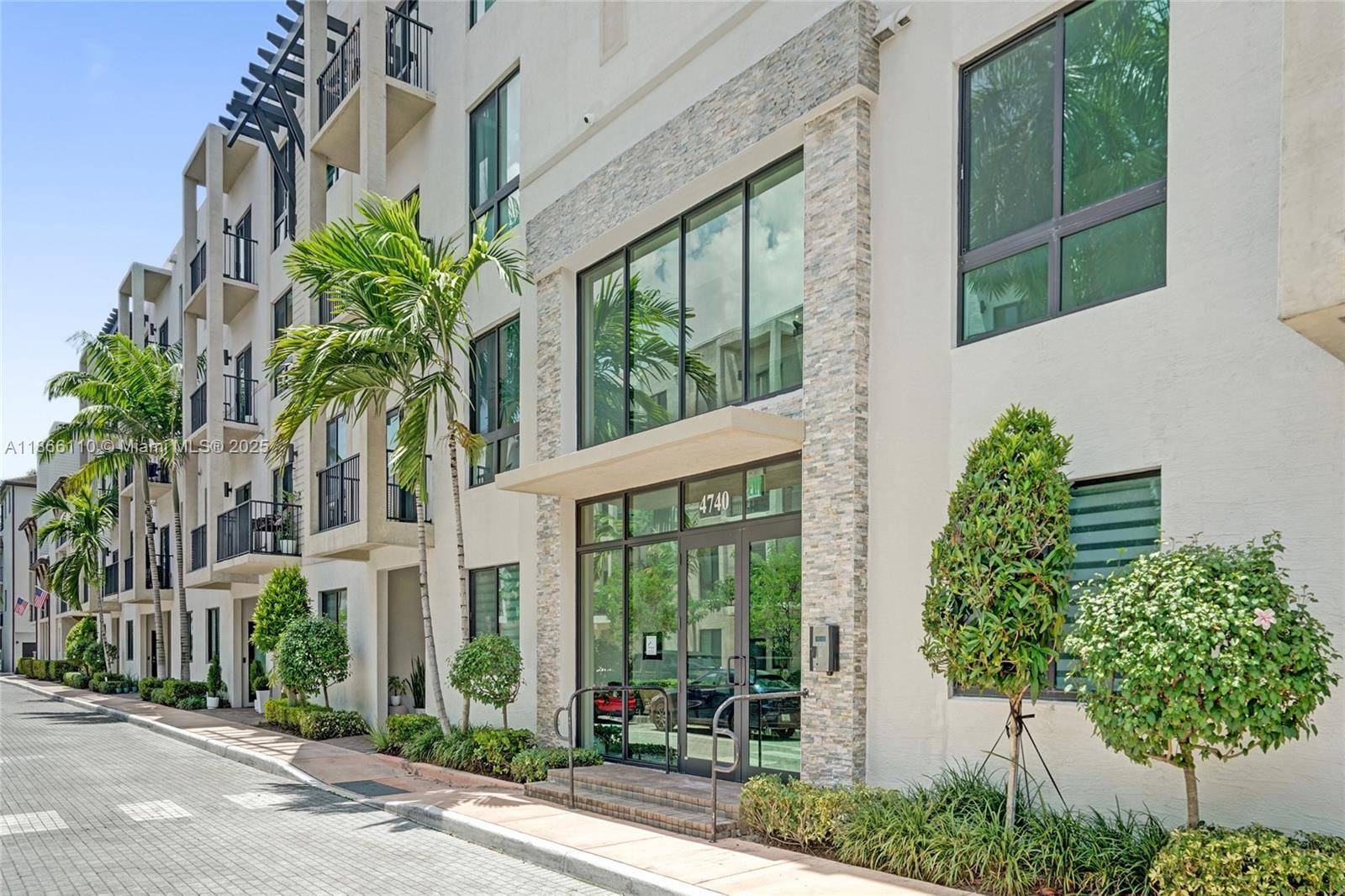 Beautiful 3 bedroom, 2 bathroom condo in Urbana Residences, Doral.