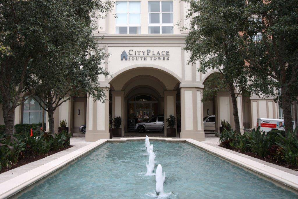 Amazing 3bedroom, 2bath condo located on the 17th floor features over 1600sq.