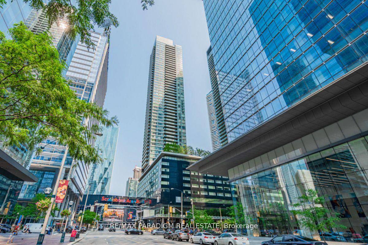 FULLY FURNISHED This Immaculately Furnished Executive Condo Is Available For Lease Short Term Available amp ; Offers The Perfect Blend Of Comfort, Style, And Convenience, Ideal For Professionals And Executives ...