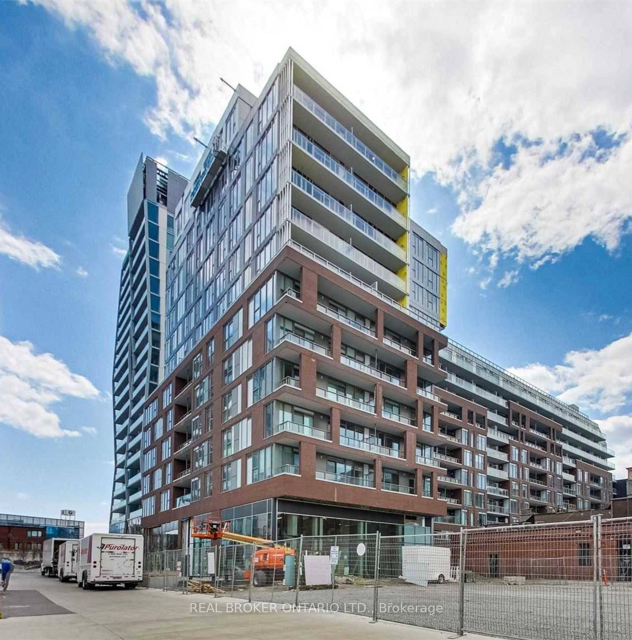 Welcome To Riverside Square !