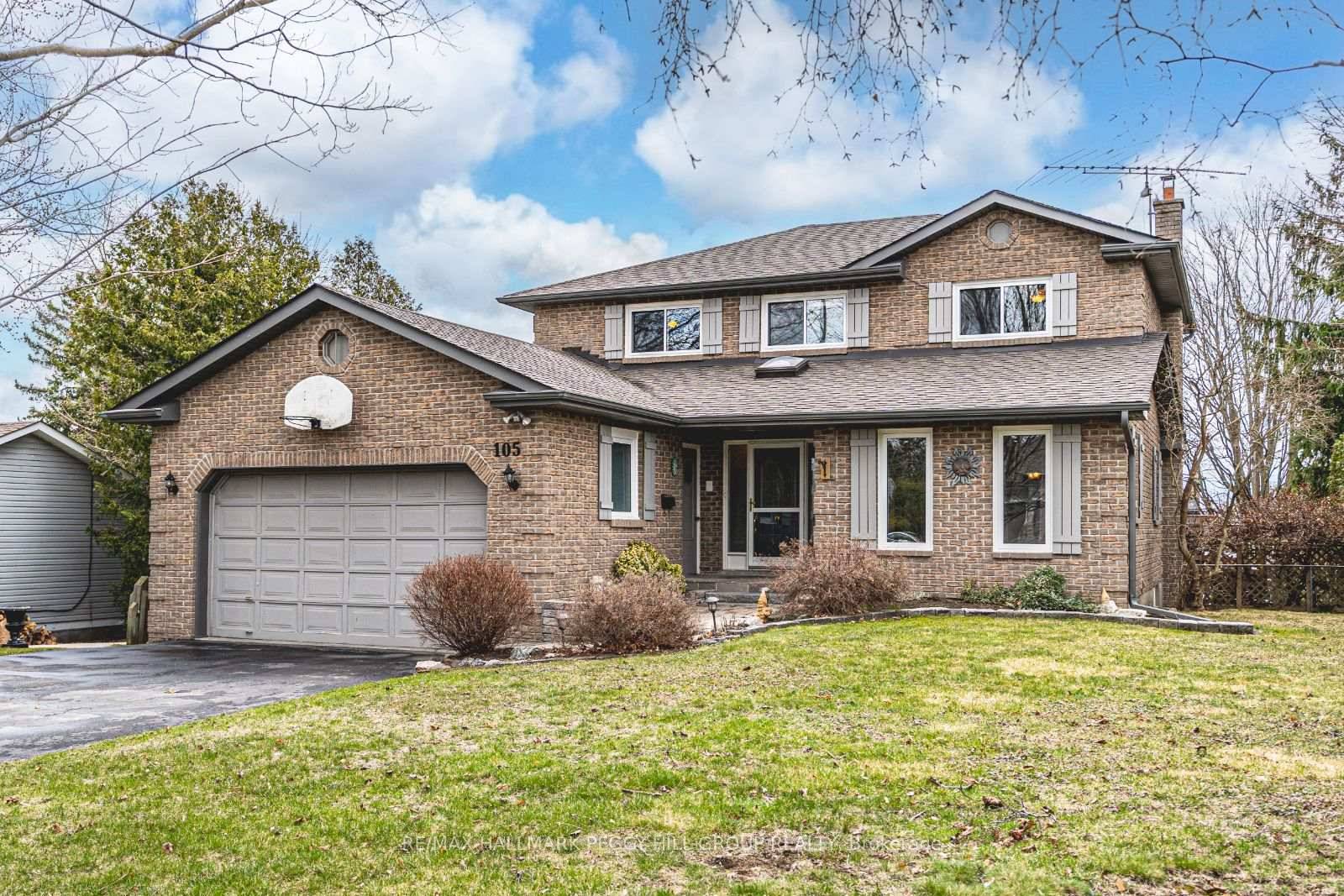RARE FIND ! SPACIOUS HOME ON A 200 FT DEEP LOT WITH ROOM FOR THE WHOLE FAMILY !