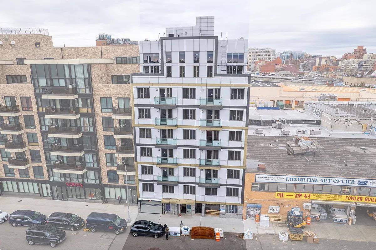Fowler Park Condo in Prime Flushing !