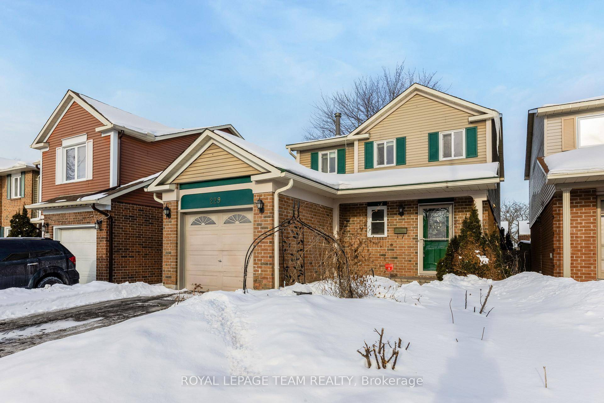 Charming 3 bedroom family home ideally situated in the heart of Kanata with top rated french amp ; english schools nearby.