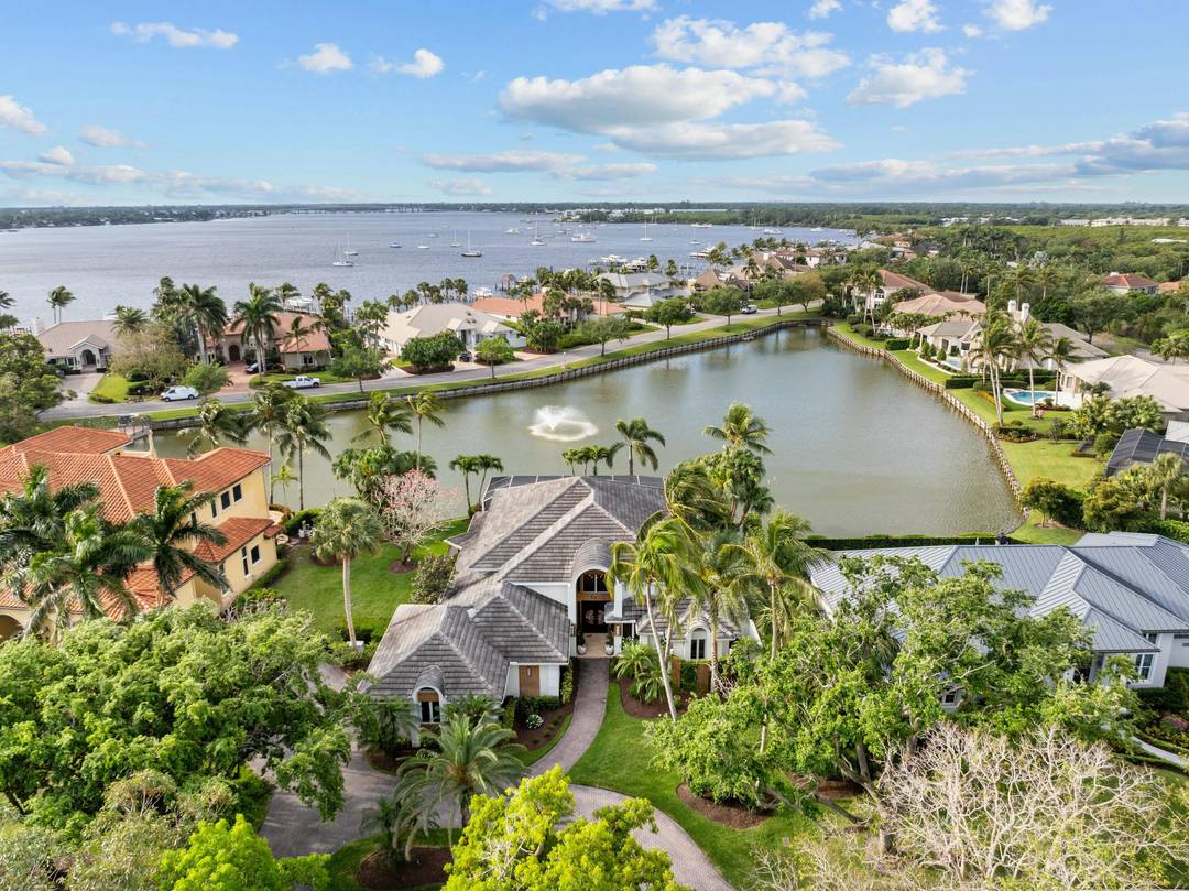 The private gated community of Bay Pointe offers this exquisite 3 bedroom office, 3.