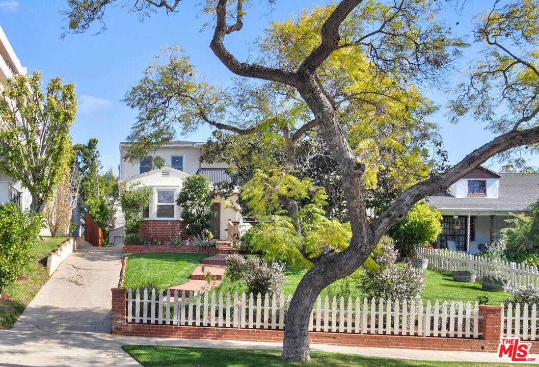 1342 HOLMBY AVE 4BR Westwood La