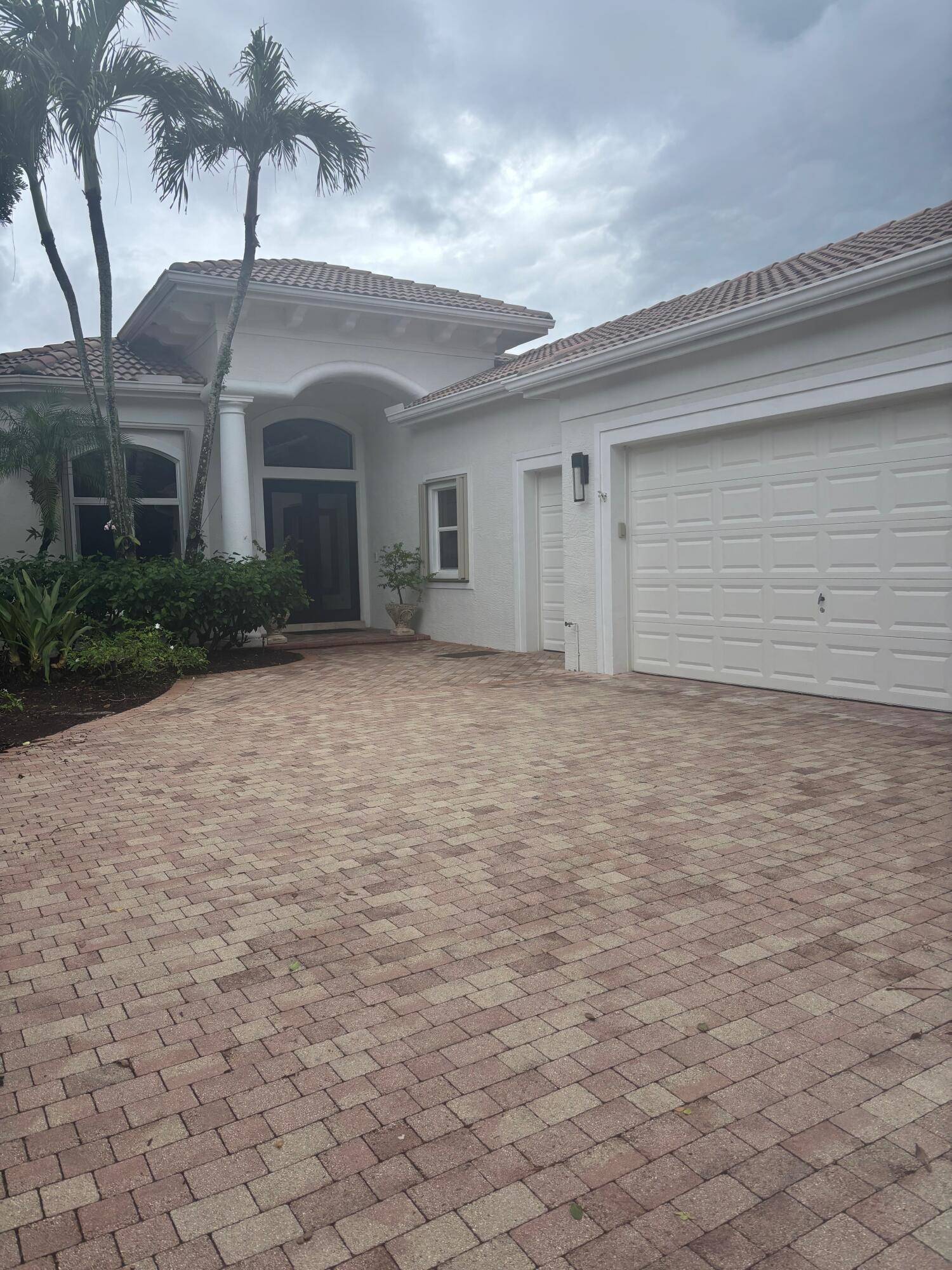 EXCLUSIVE FULL GOLF MEMBERSHIP OPPORTUNITY !