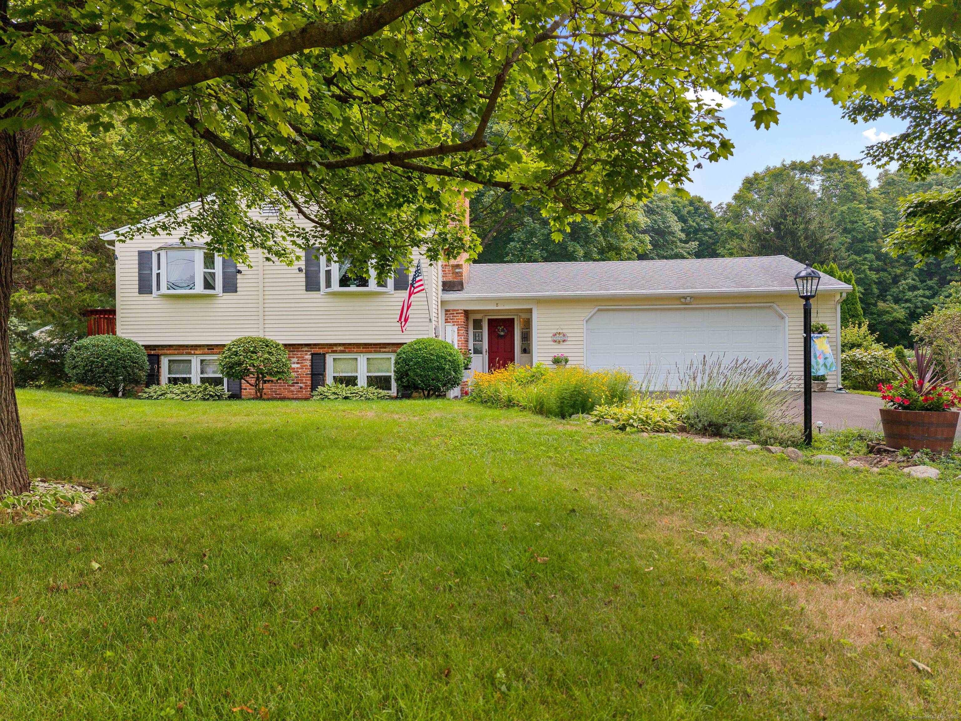 Welcome to 8 Horseshoe Road, Guilford, located in the desirable Sunrise Community.