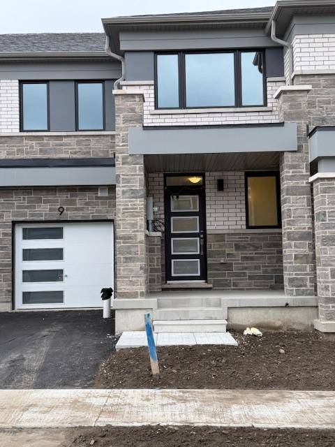 Beautiful brand new never Lived in Home !