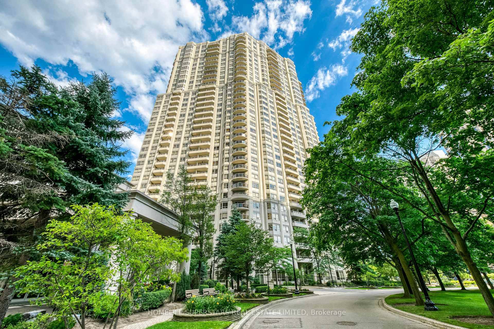 Discover this modernly renovated 2 bdr den amp ; 2 wshr apt that rarely hits the market.