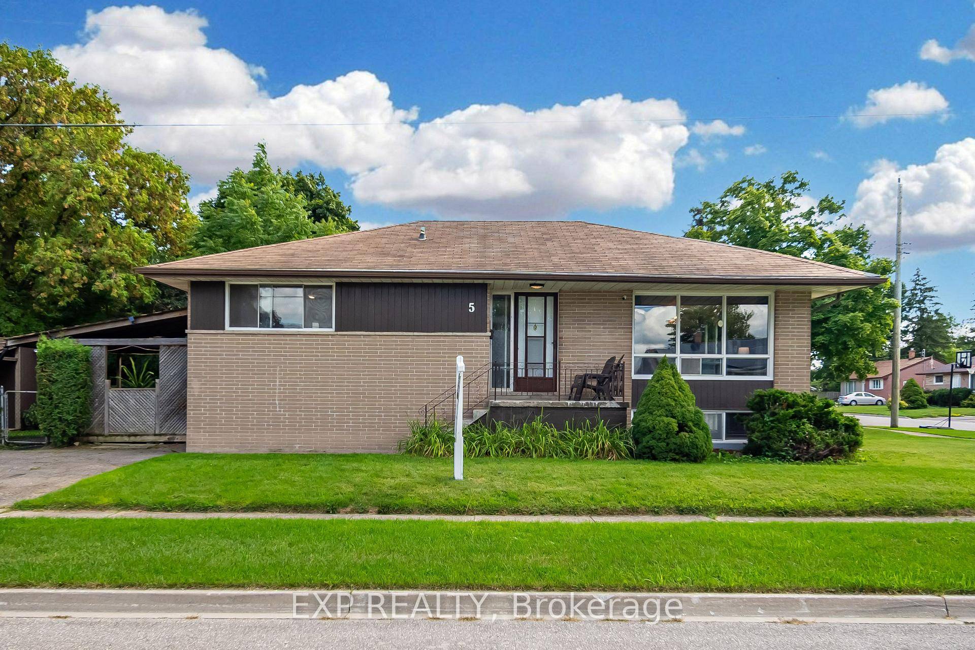 Fantastic Brick Bungalow Nestled In A Mature Quiet Georgetown Neighborhood !