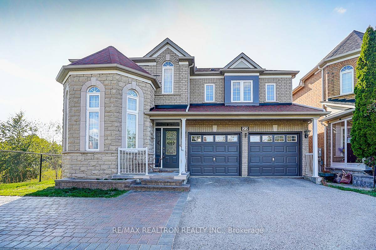Pond View Home for Lease in Sought After Greensborough !