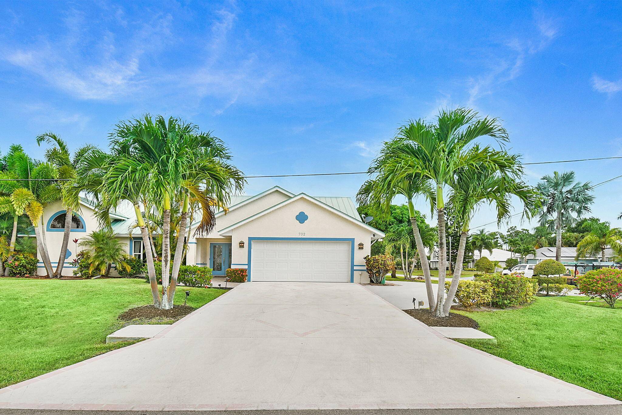 Waterfront Paradise with Ocean Access Ideal for Boaters RV Enthusiasts !