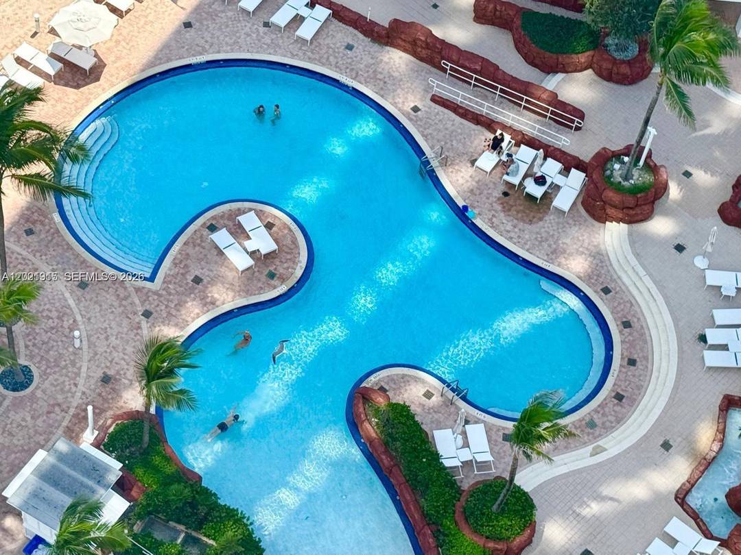 PRICED TO SELL ! LUXURY OCEANFRONT PROPERTY 5 STAR RESORT ON THE BEACH, FULLY FURNISHED EXTENDED 1, 168 SF ONE BEDROOM WITH DIRECT ACCESS TO THE BEACH, VERY SPACIOUS BEDROOM ...