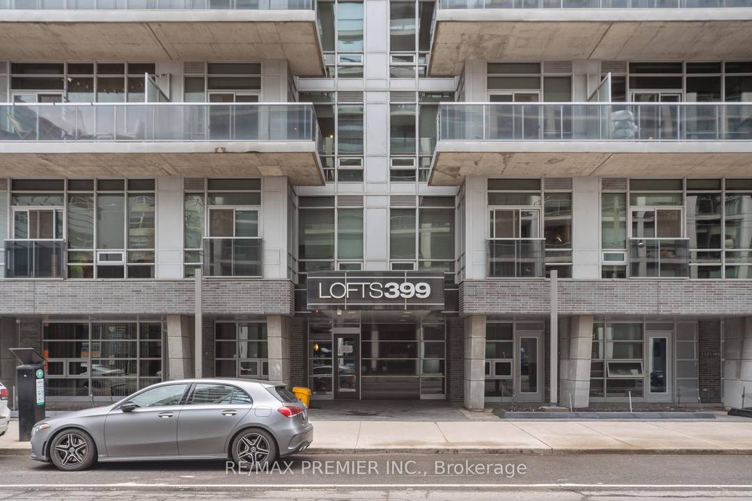 Seize the opportunity to lease this impeccably furnished and sophisticated condo in the heart of king west.
