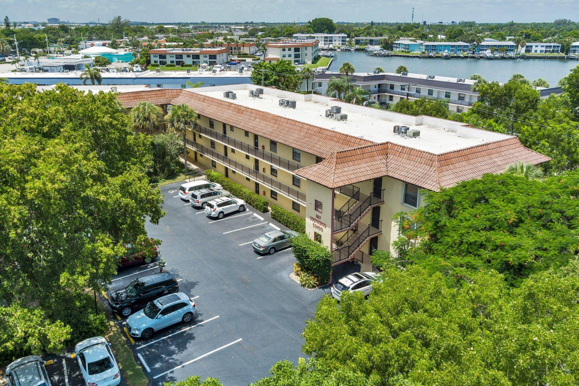 Beautifully updated and move in ready 3BR 2BA condo in the heart of North Palm Beach !