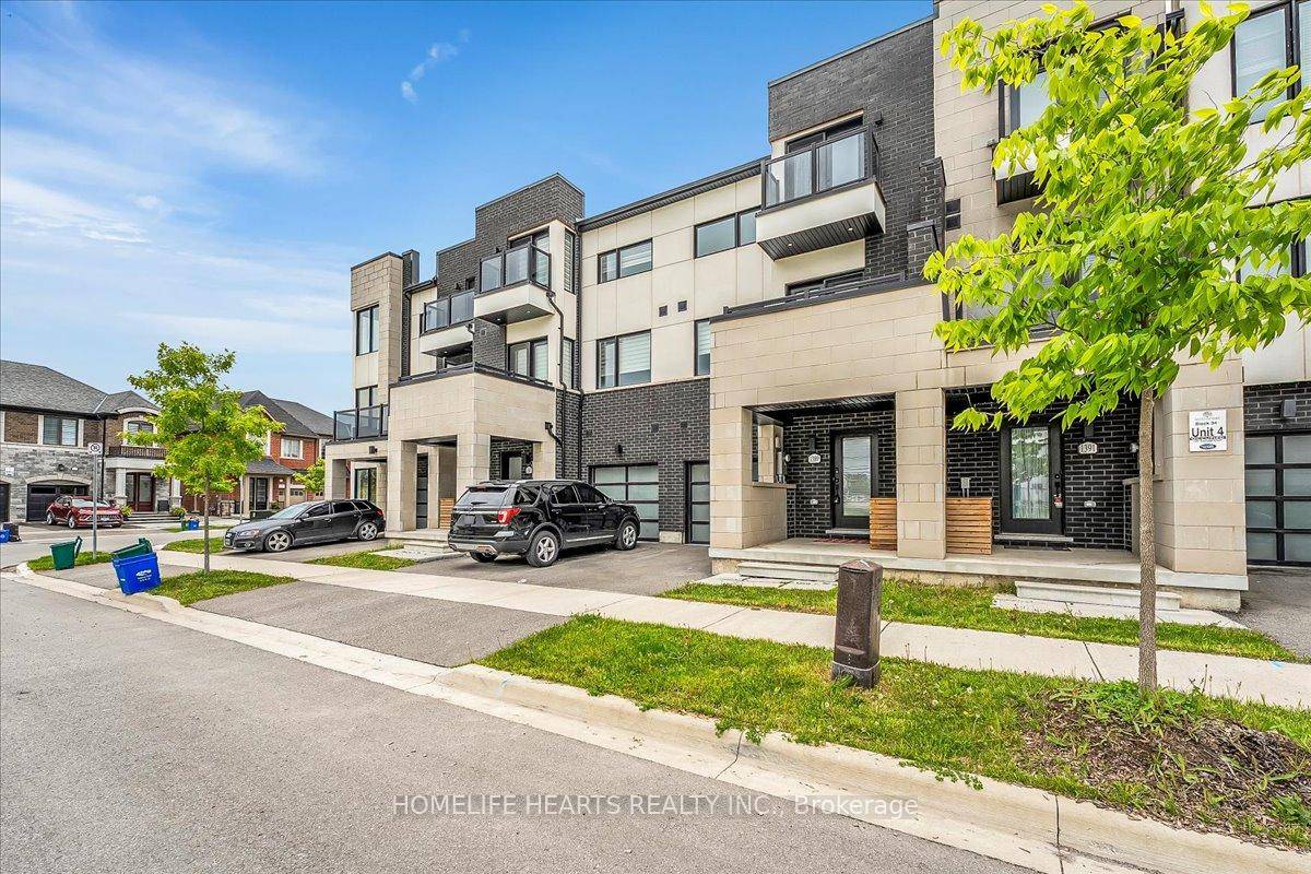 3 Years old Freehold townhouse In Milton's Desirable Ford Neighborhood.