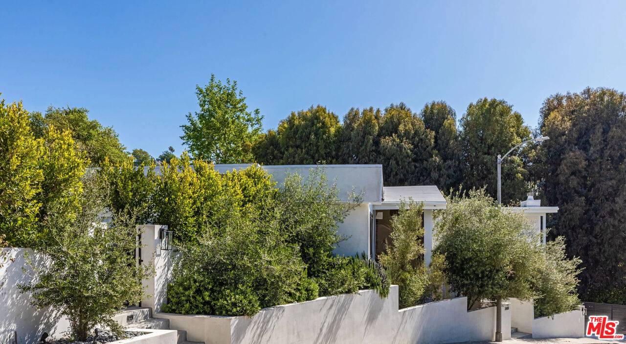 2600   Zorada Dr 5BR Hollywood Hills East La
